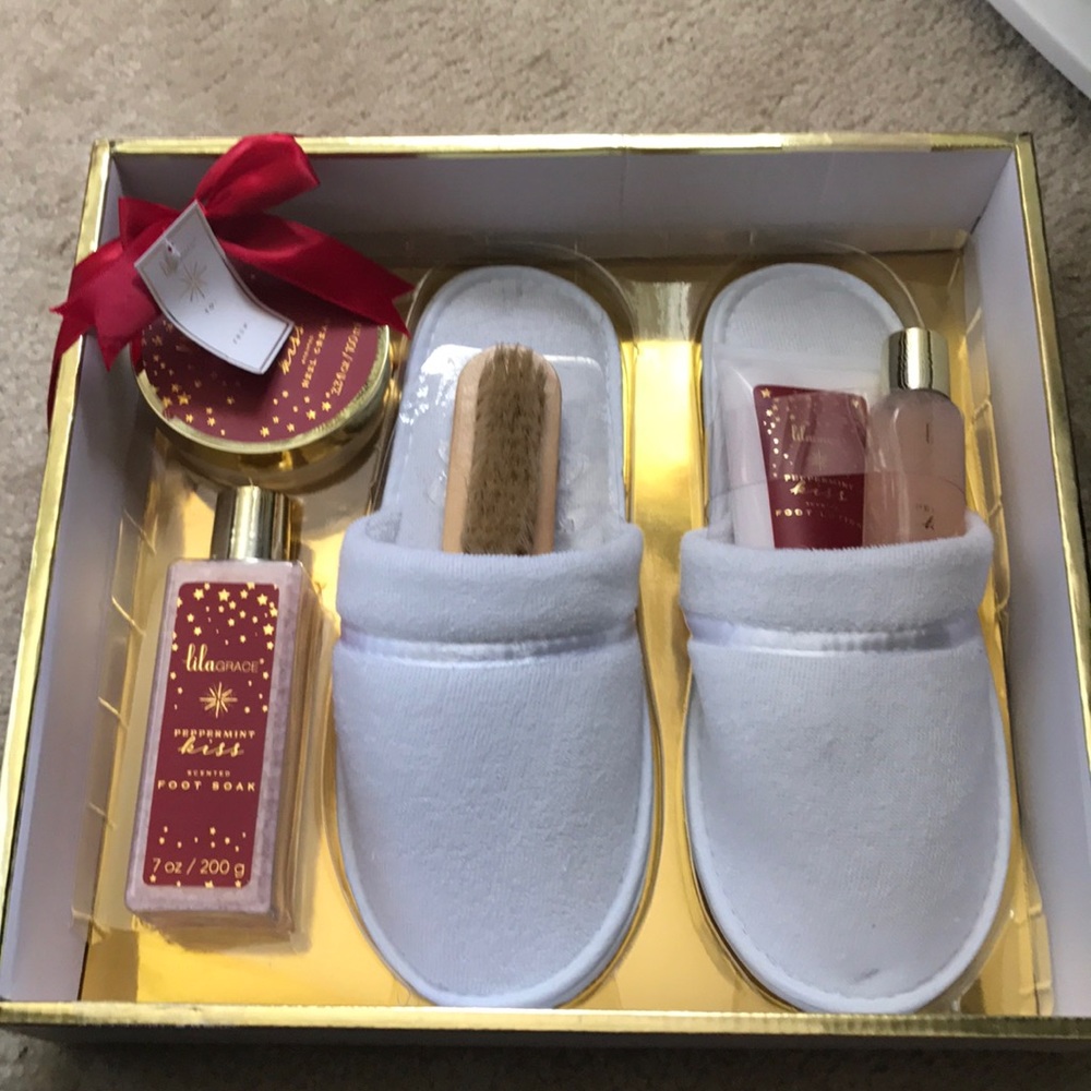 Foot Lotion, soak & slippers